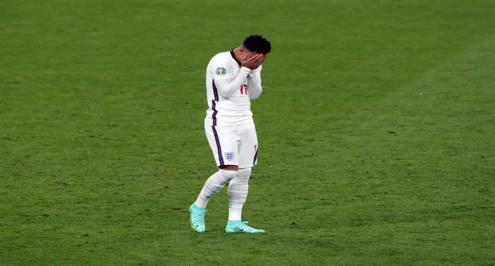 سانشو ينشر 10 رسائل ويندد بالإساءات العنصرية ضده بعد نهائي اليورو